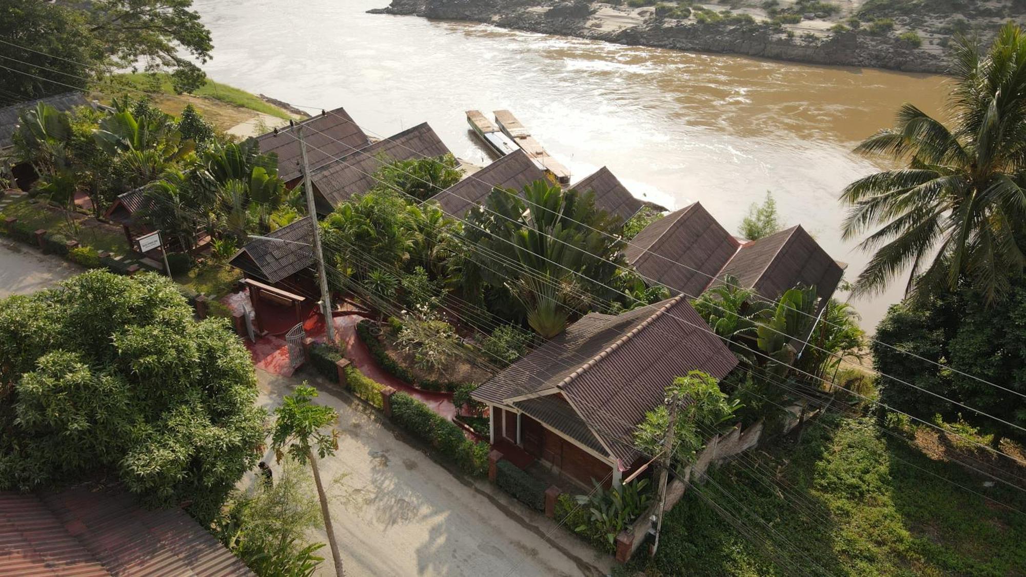 Mekong Riverside Lodge Muang Pakbèng Exterior foto